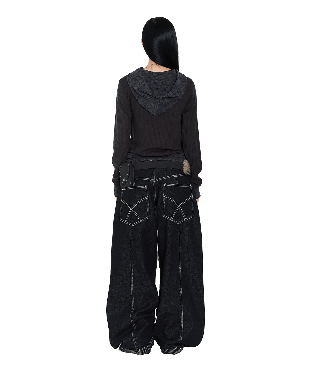 아캄(AAKAM) Knee Pin-Tuck Stitched Denim Pants (Black)