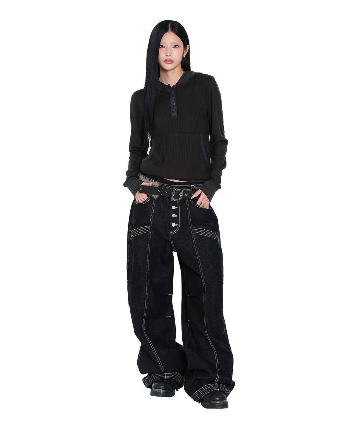 아캄(AAKAM) Knee Pin-Tuck Stitched Denim Pants (Black)