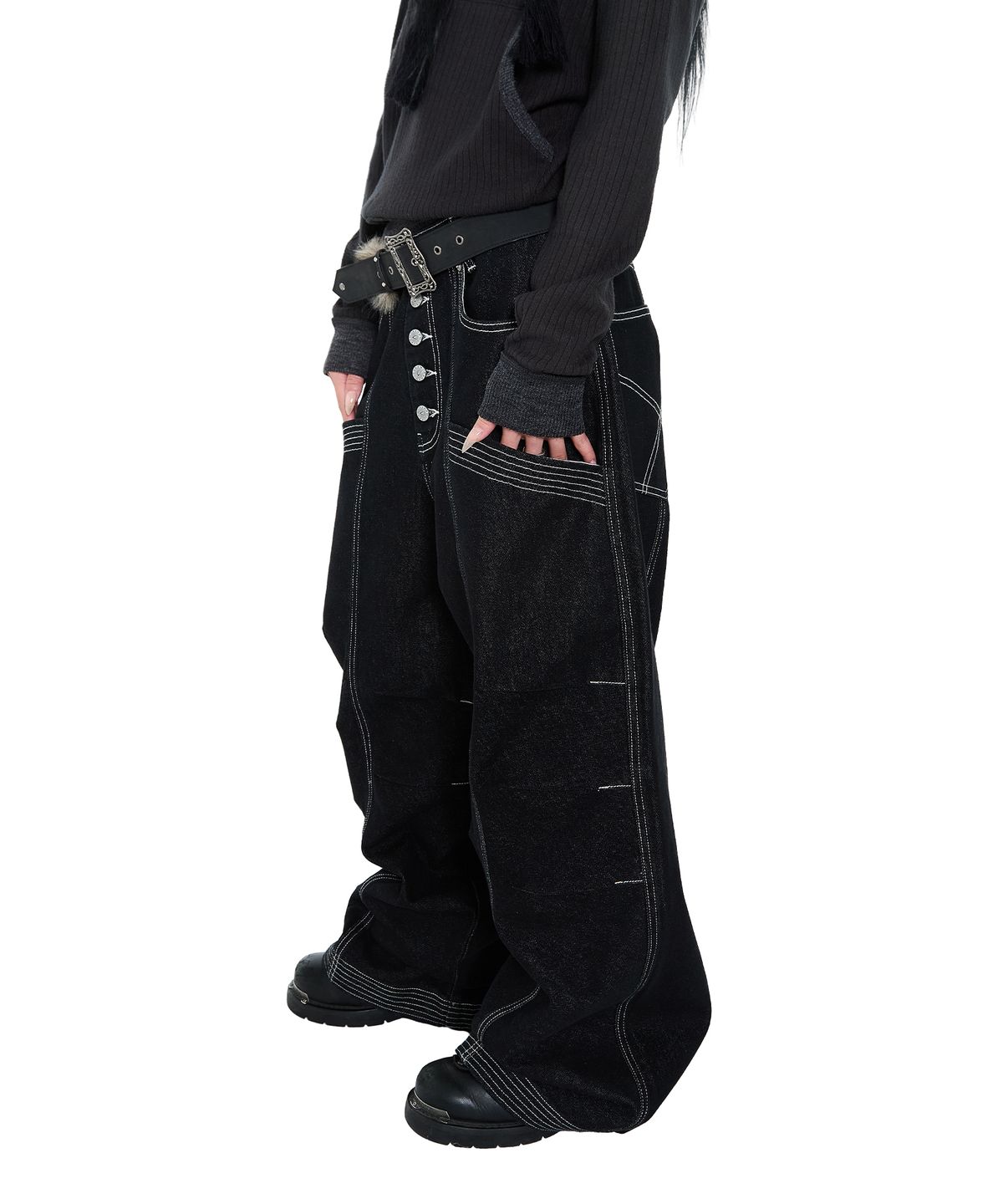 아캄(AAKAM) Knee Pin-Tuck Stitched Denim Pants (Black)