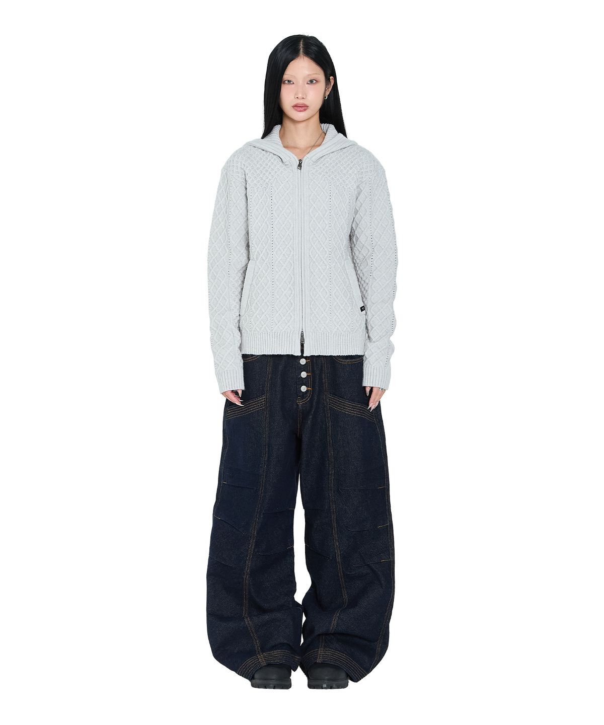 아캄(AAKAM) Knee Pin-Tuck Stitched Denim Pants (Blue)