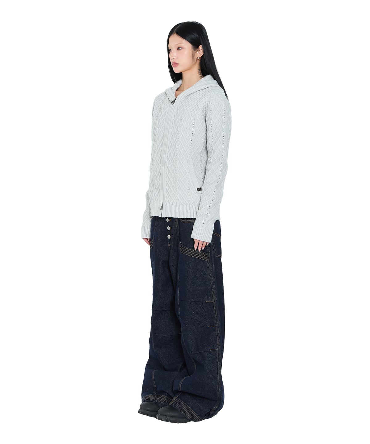 아캄(AAKAM) Knee Pin-Tuck Stitched Denim Pants (Blue)