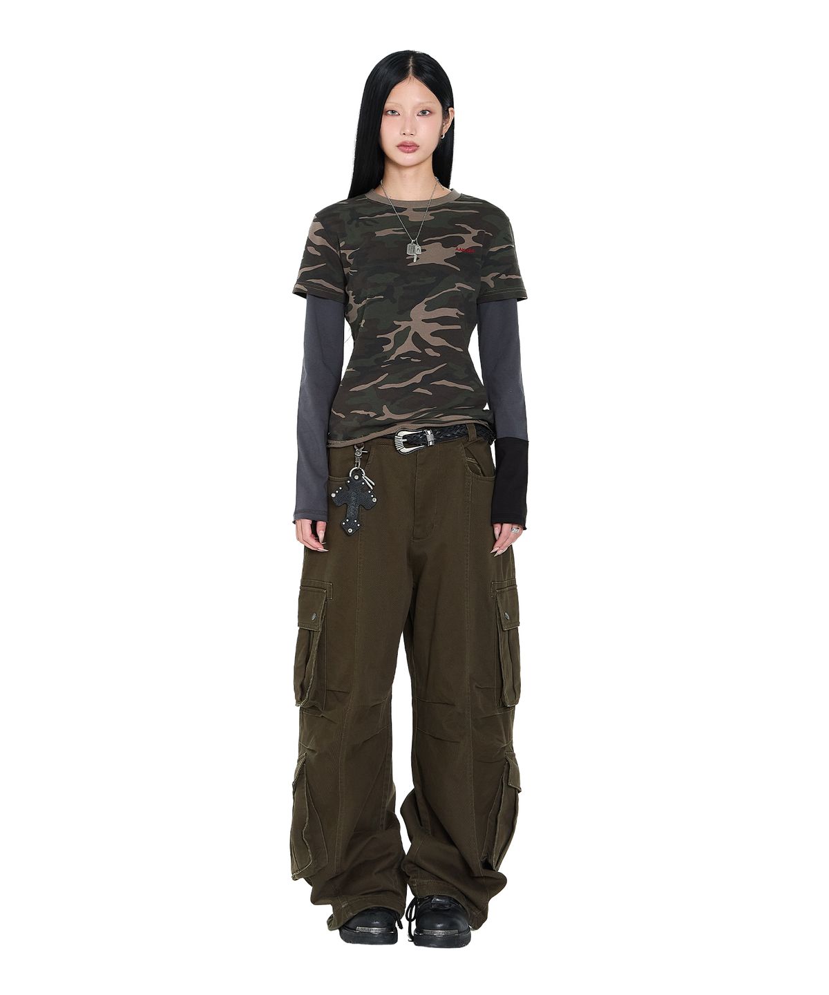 아캄(AAKAM) Knee Pin-Tuck Double Pocket Cargo Pants (Khaki)