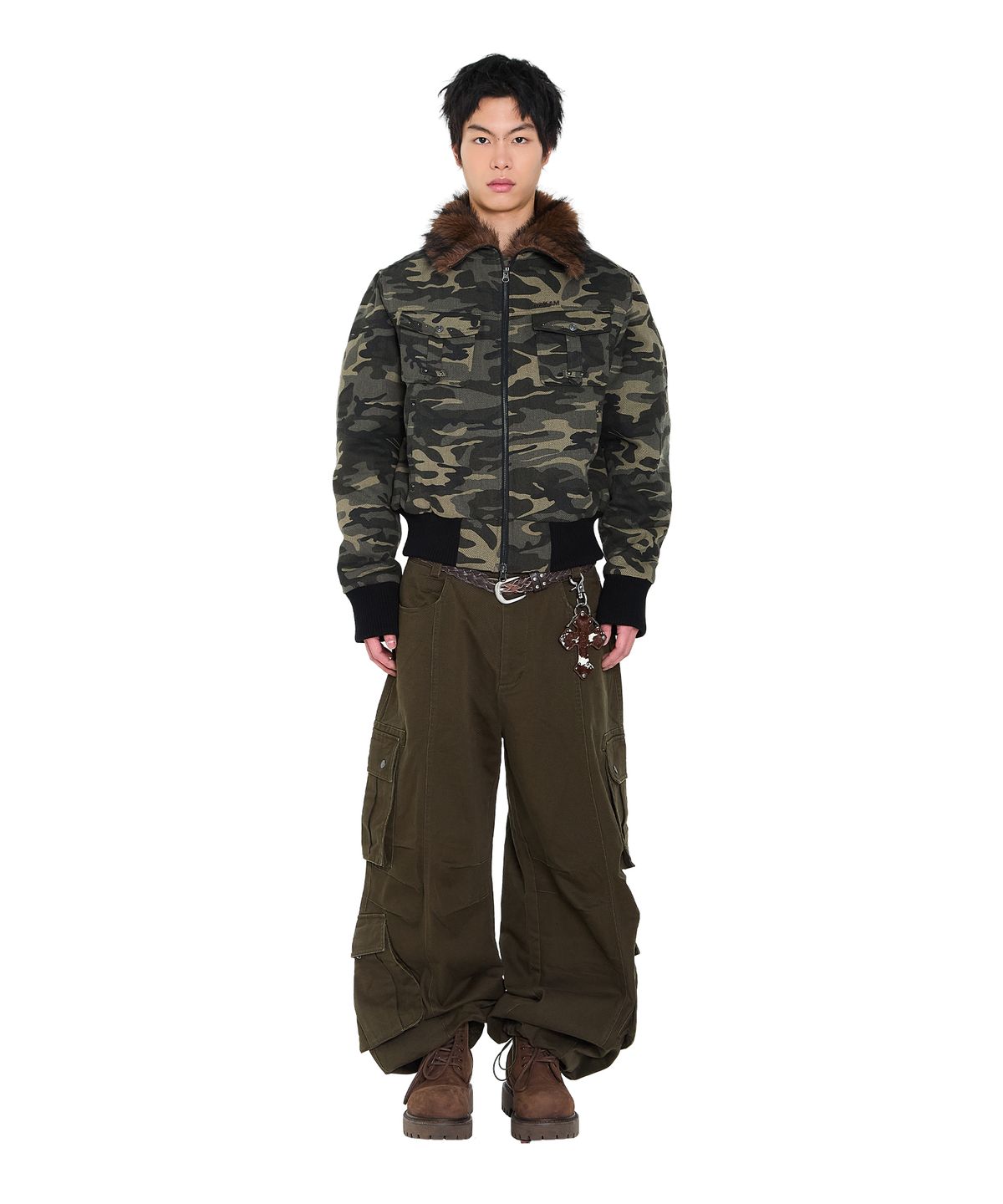아캄(AAKAM) Knee Pin-Tuck Double Pocket Cargo Pants (Khaki)