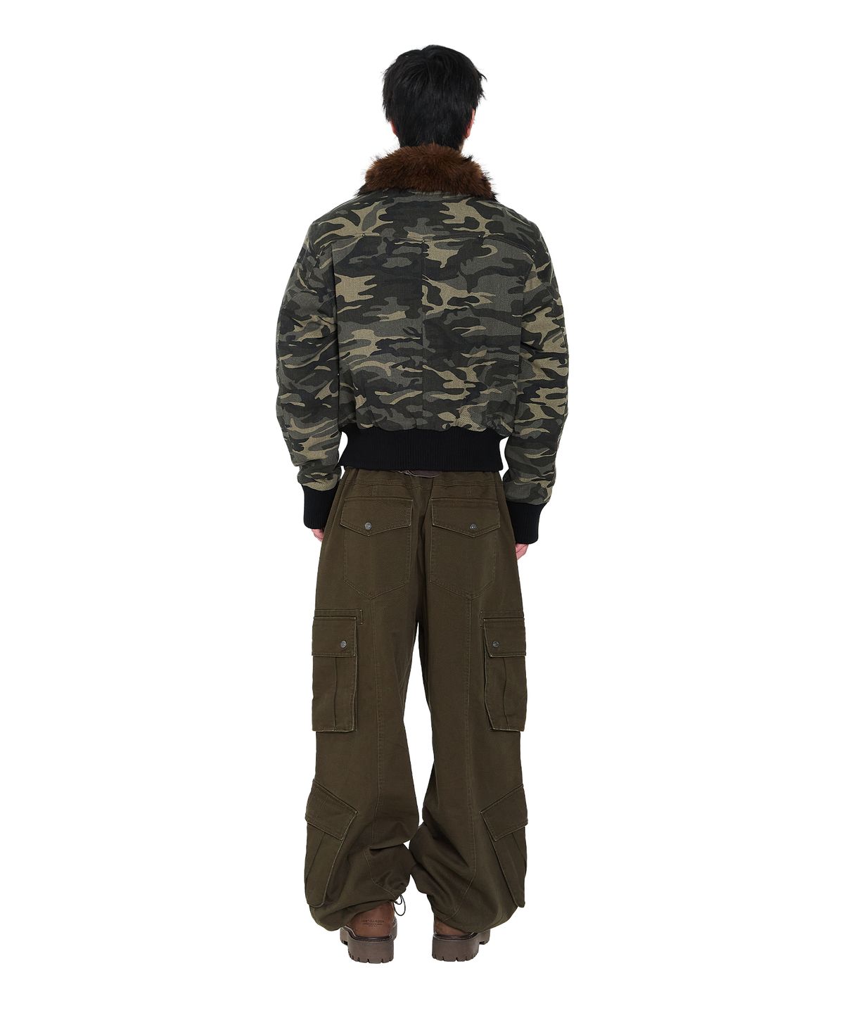 아캄(AAKAM) Knee Pin-Tuck Double Pocket Cargo Pants (Khaki)