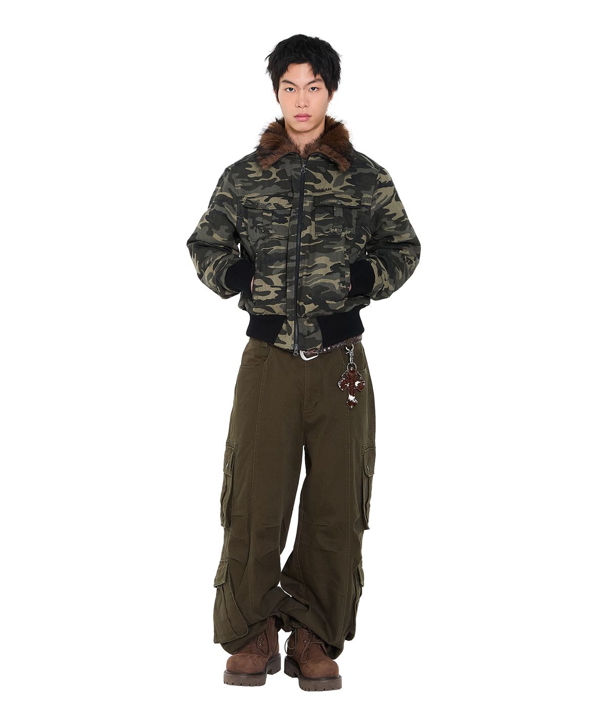 아캄(AAKAM) Knee Pin-Tuck Double Pocket Cargo Pants (Khaki)