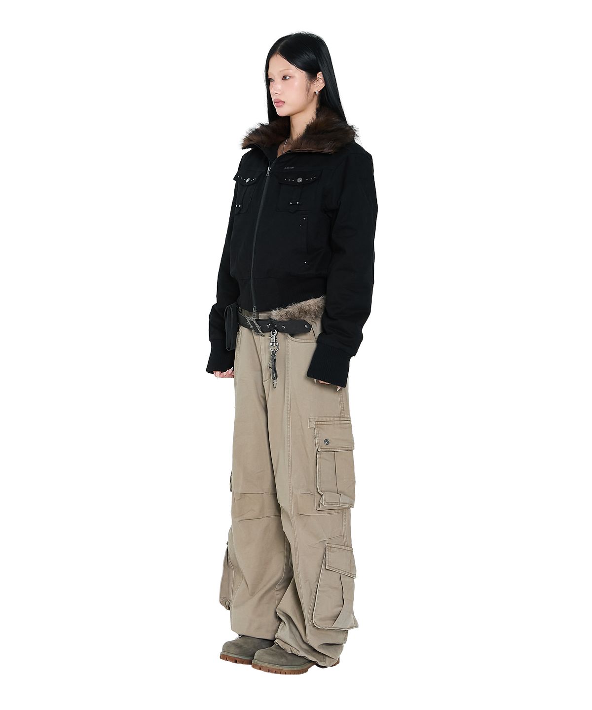 아캄(AAKAM) Knee Pin-Tuck Double Pocket Cargo Pants (Beige)