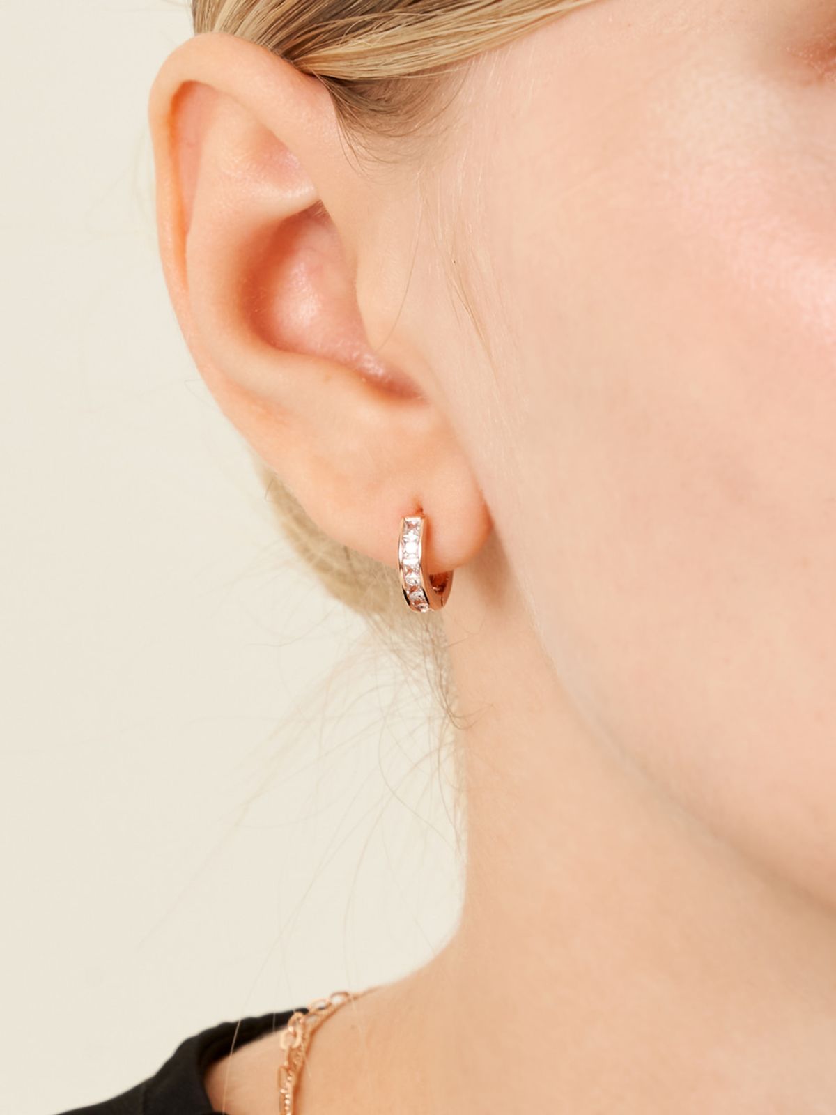 가이거주얼리(GEIGERJEWELRY) 18K GF 심플 포인트 원터치 귀걸이 GI8KPEE078