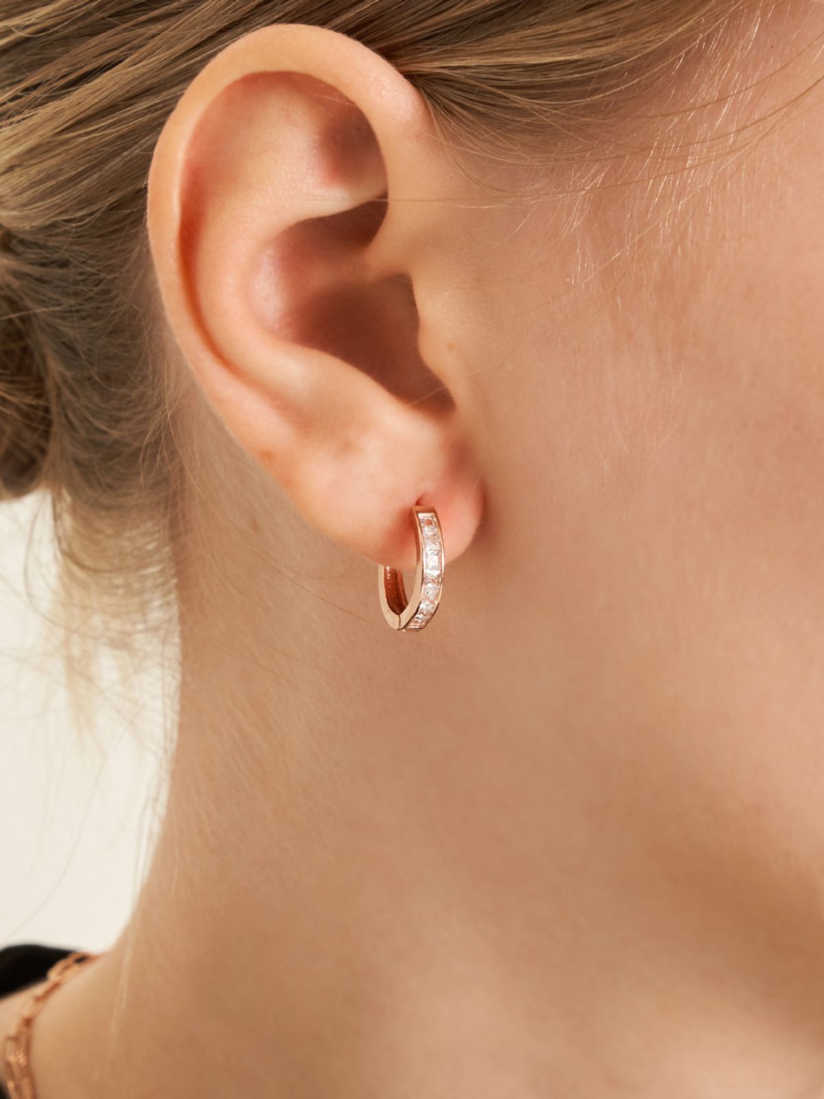 가이거주얼리(GEIGERJEWELRY) 18K GF 심플 포인트 원터치 귀걸이 GI8KPEE078