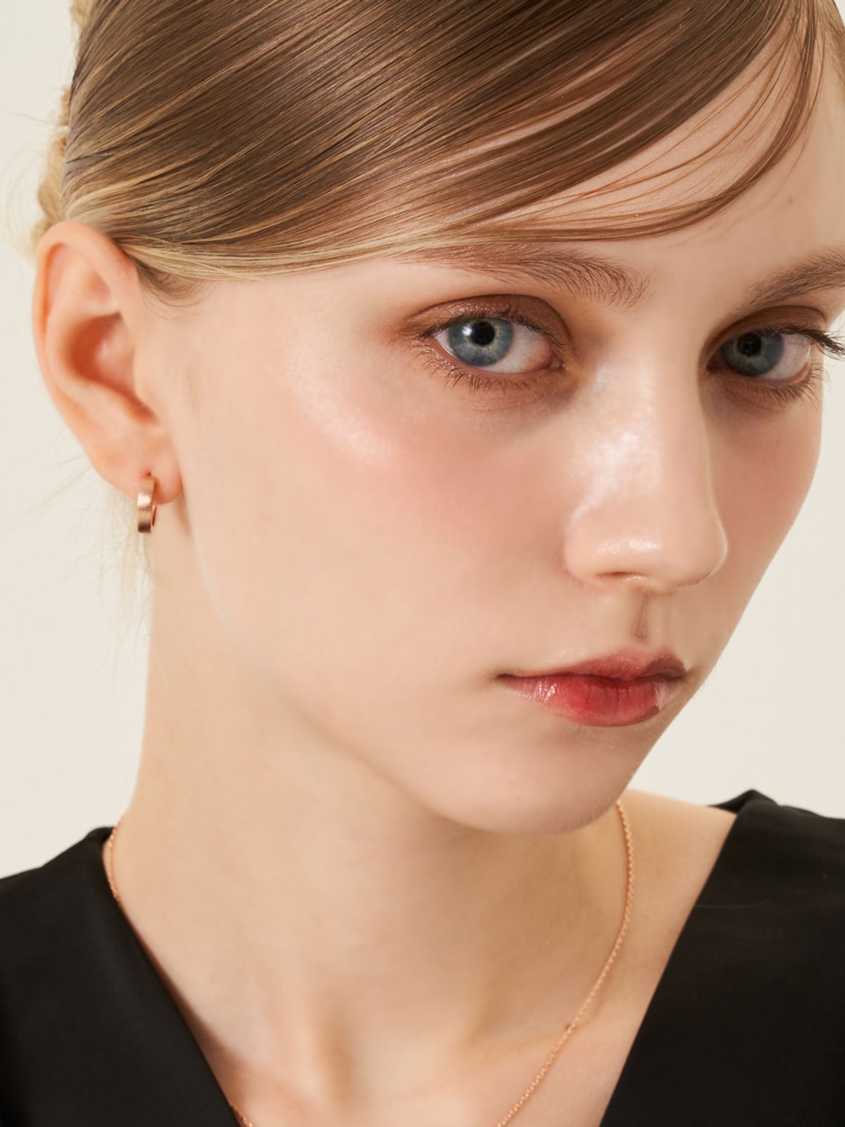 가이거주얼리(GEIGERJEWELRY) 18K GF 심플 매트 원터치 귀걸이 GI8KPEE076