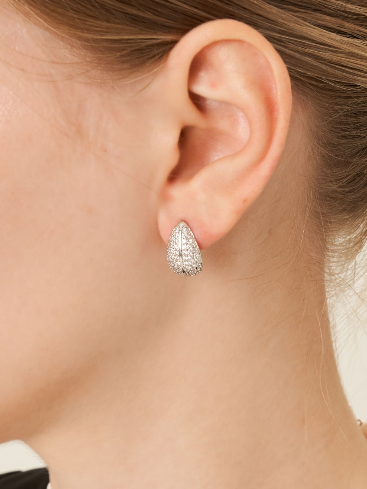 가이거주얼리(GEIGERJEWELRY) 18K GF 큐빅 나뭇입 쉐입 귀걸이 GI8KPEE074