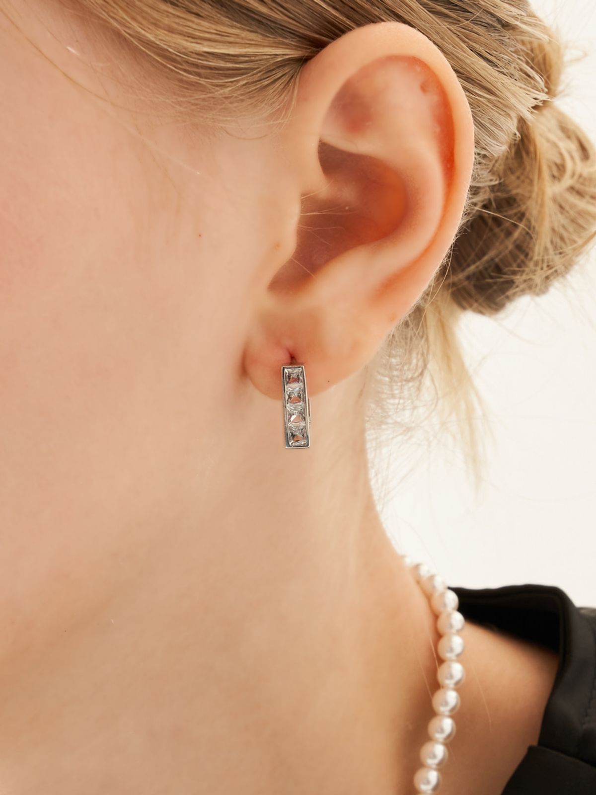 가이거주얼리(GEIGERJEWELRY) 18K GF 크리스탈 스퀘어 원터치 귀걸이 GI8KPEE072