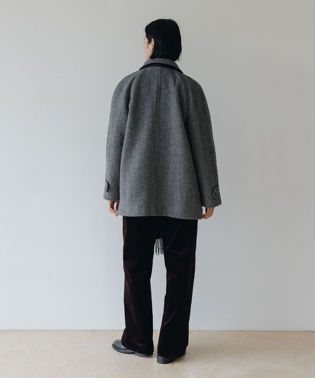 블랭크룸 우먼(BLANKROOM HER) 헤링본 하프 코트_SOFT BLACK