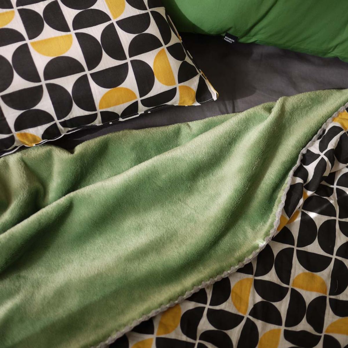봄봄패브릭스(BOMBOM FABRICS) Chic Dual Tone 거즈 & 극세사 벨보아 blanket (Lime Green & Yellow)