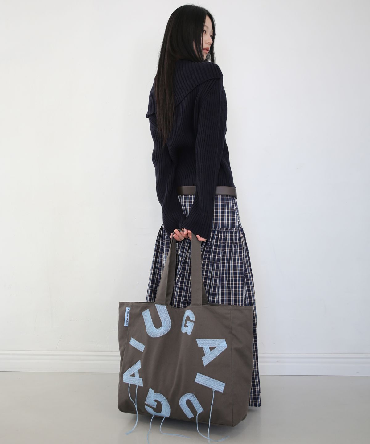 이우가마카라스(IUGAMAKARAS) IUGA Big Shopper Bag (Charcoal)
