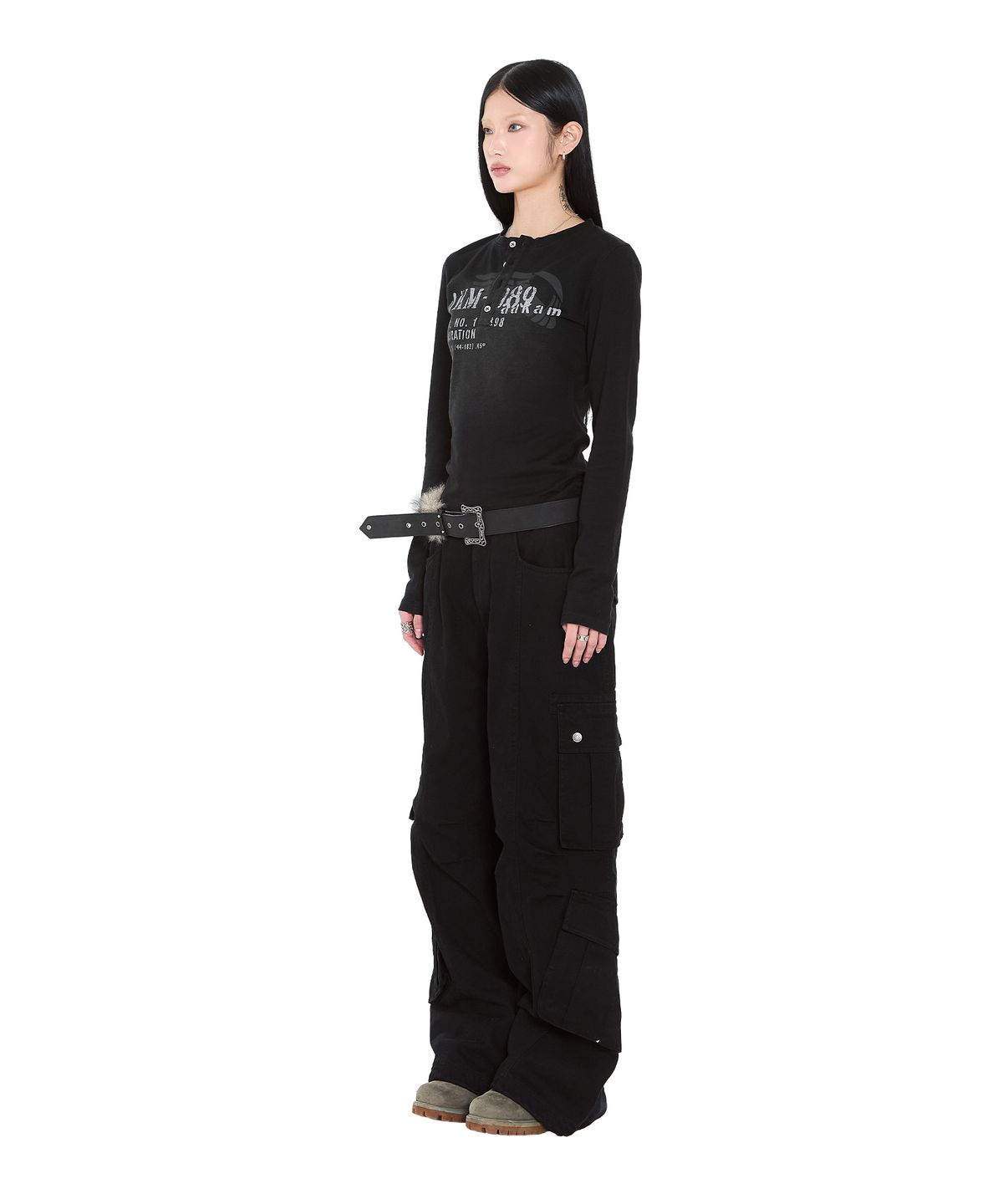 아캄(AAKAM) Button Lettering Long Sleeve (Black)