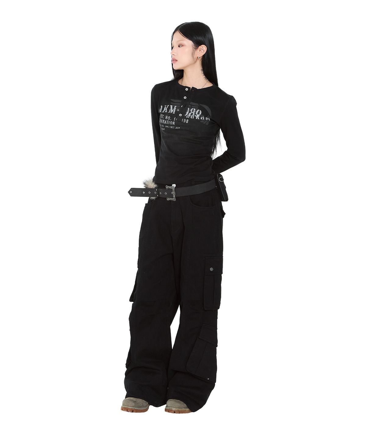 아캄(AAKAM) Button Lettering Long Sleeve (Black)