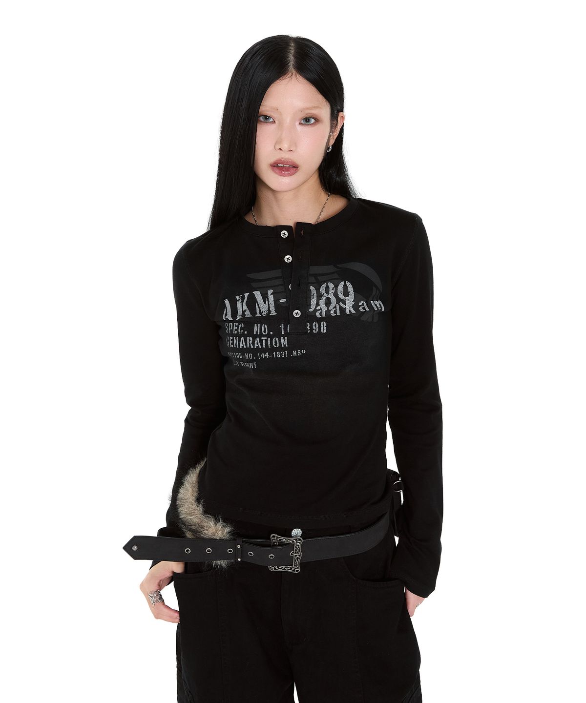 아캄(AAKAM) Button Lettering Long Sleeve (Black)