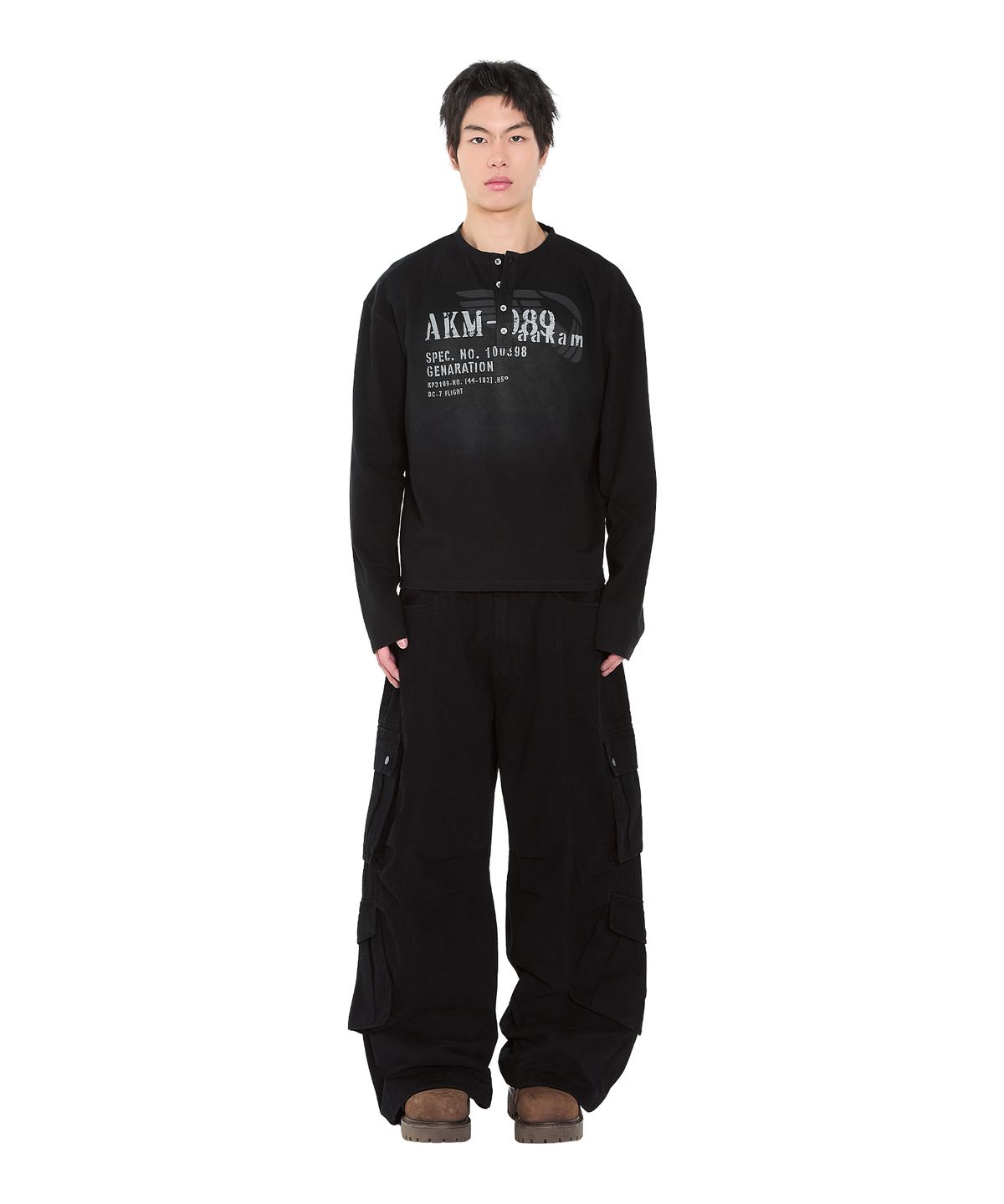 아캄(AAKAM) Button Lettering Long Sleeve (Black)