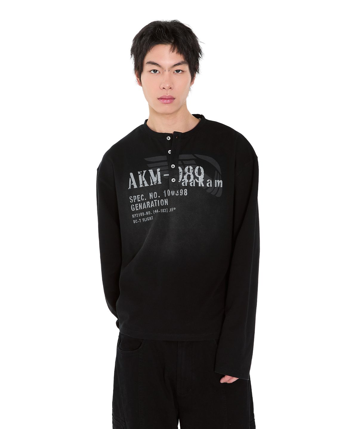 아캄(AAKAM) Button Lettering Long Sleeve (Black)