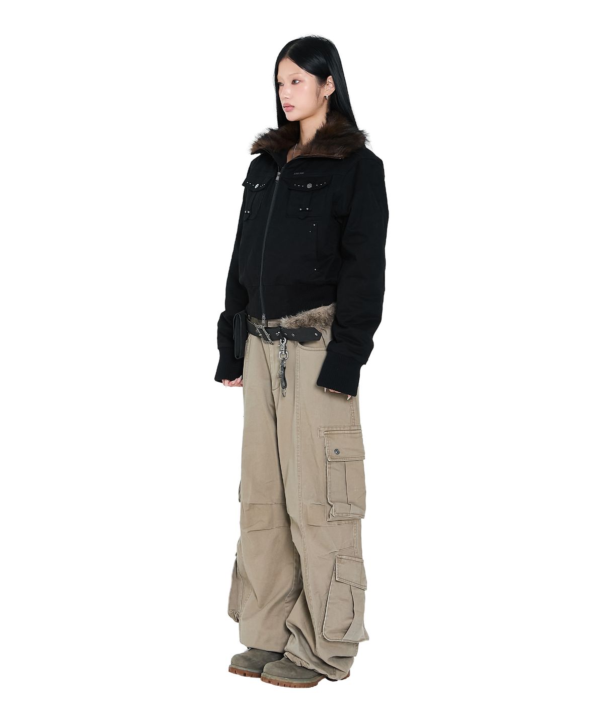 아캄(AAKAM) Studded High Neck Fur Jacket (Black)