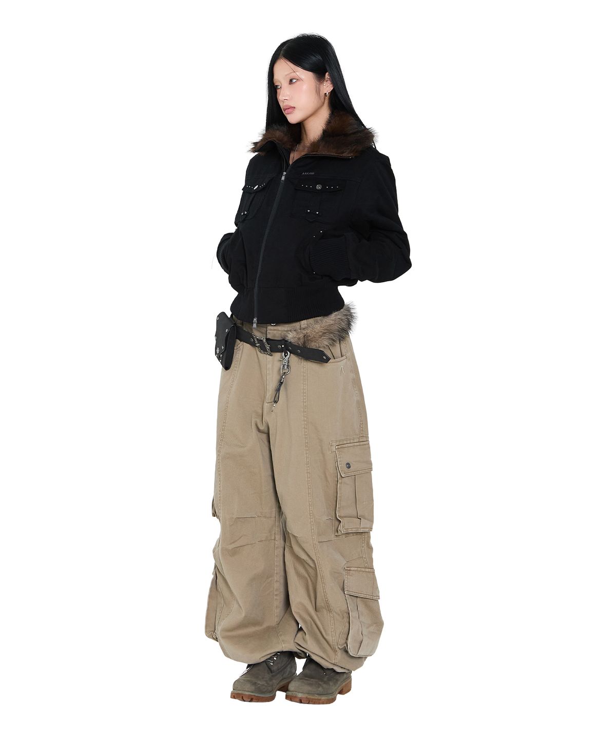 아캄(AAKAM) Studded High Neck Fur Jacket (Black)