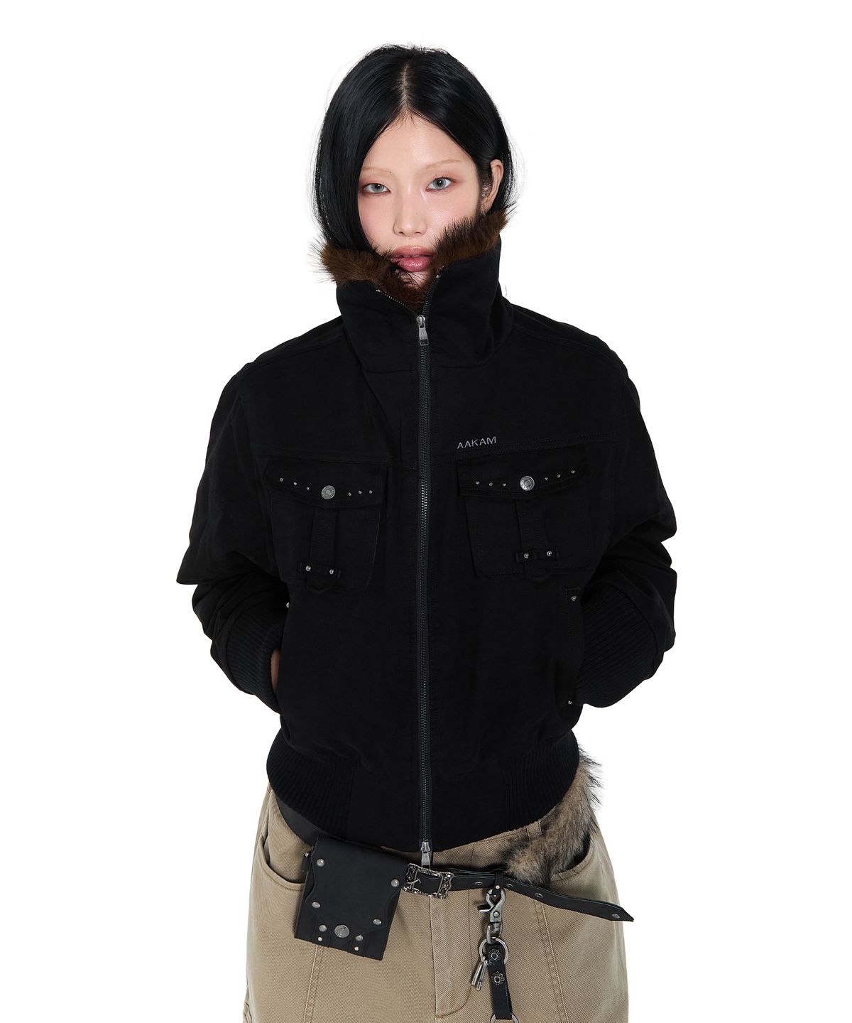 아캄(AAKAM) Studded High Neck Fur Jacket (Black)