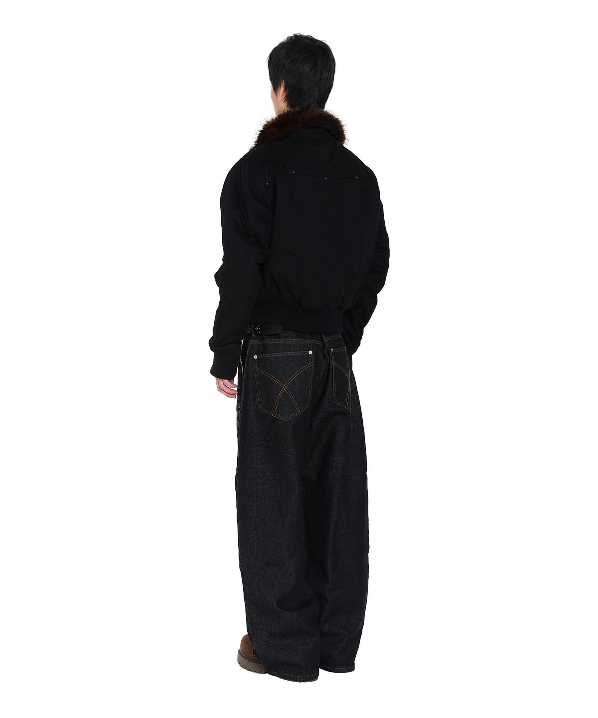 아캄(AAKAM) Studded High Neck Fur Jacket (Black)