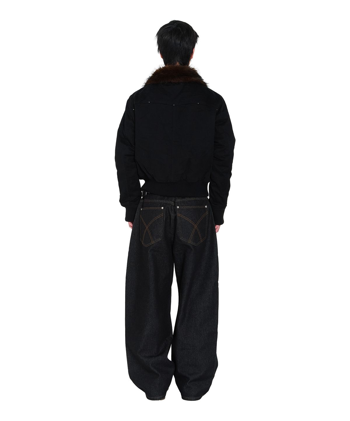 아캄(AAKAM) Studded High Neck Fur Jacket (Black)