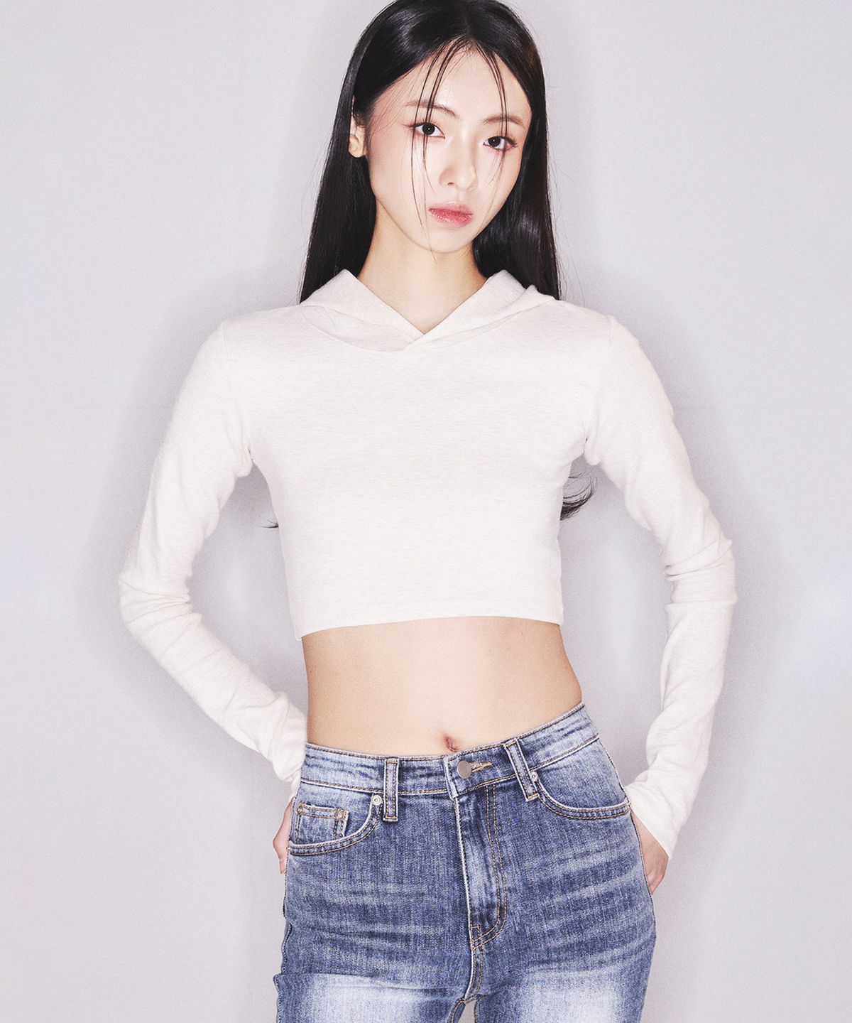 에이알유(A.R.U) SLIM HOOD CROP TOP