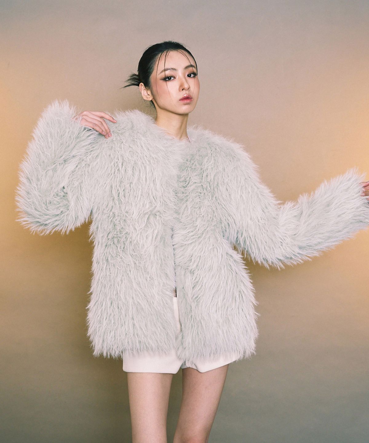 에이알유(A.R.U) CLOUDY FAUX FUR COAT