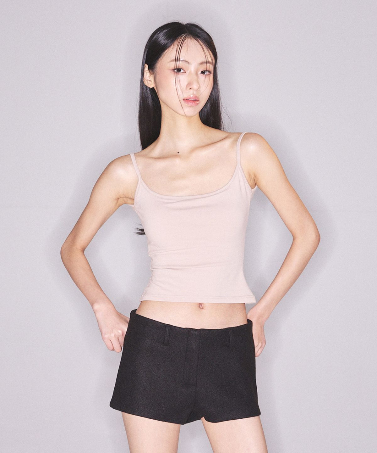 에이알유(A.R.U) BACKLESS SLIM TOP