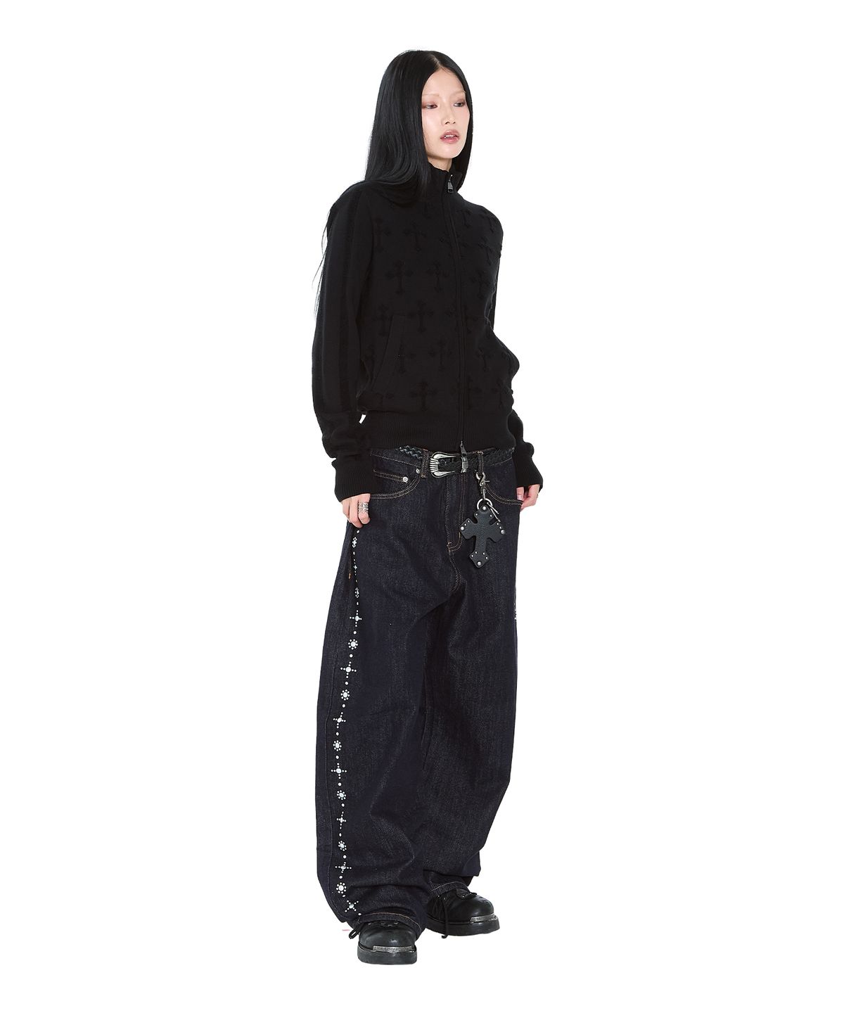 아캄(AAKAM) Side Rhinestone Denim Pants (Dark Blue)