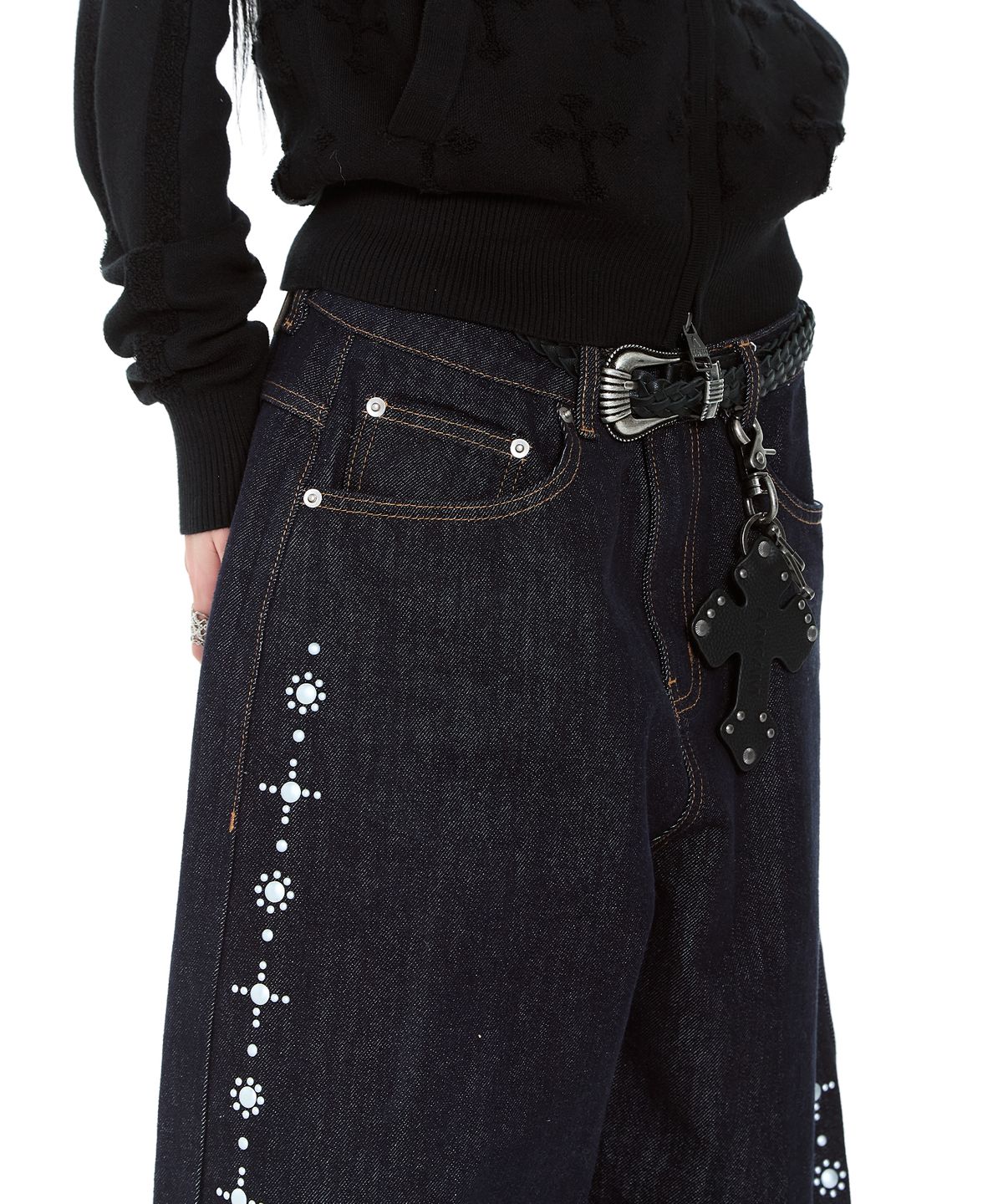 아캄(AAKAM) Side Rhinestone Denim Pants (Dark Blue)