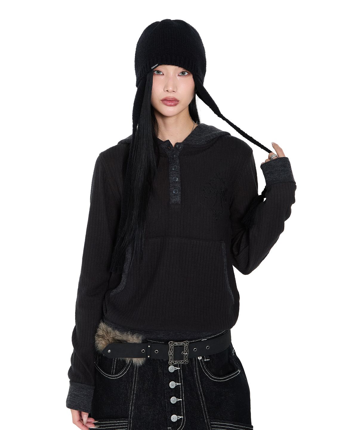 아캄(AAKAM) Knitted Earflap Beanie (Black)