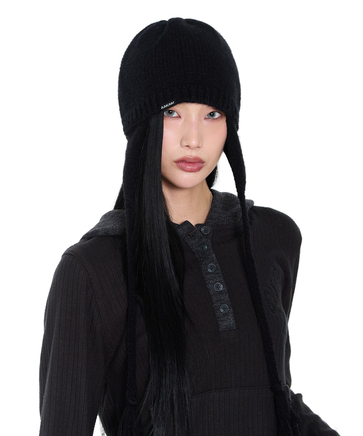 아캄(AAKAM) Knitted Earflap Beanie (Black)