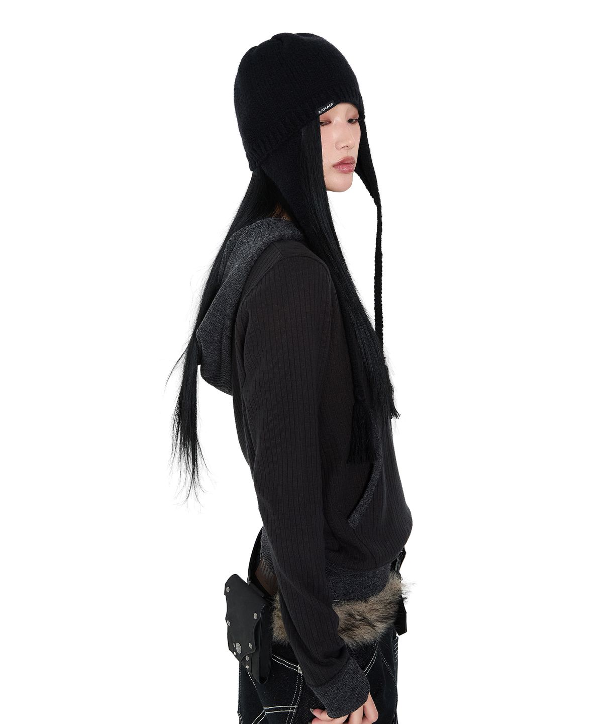 아캄(AAKAM) Knitted Earflap Beanie (Black)