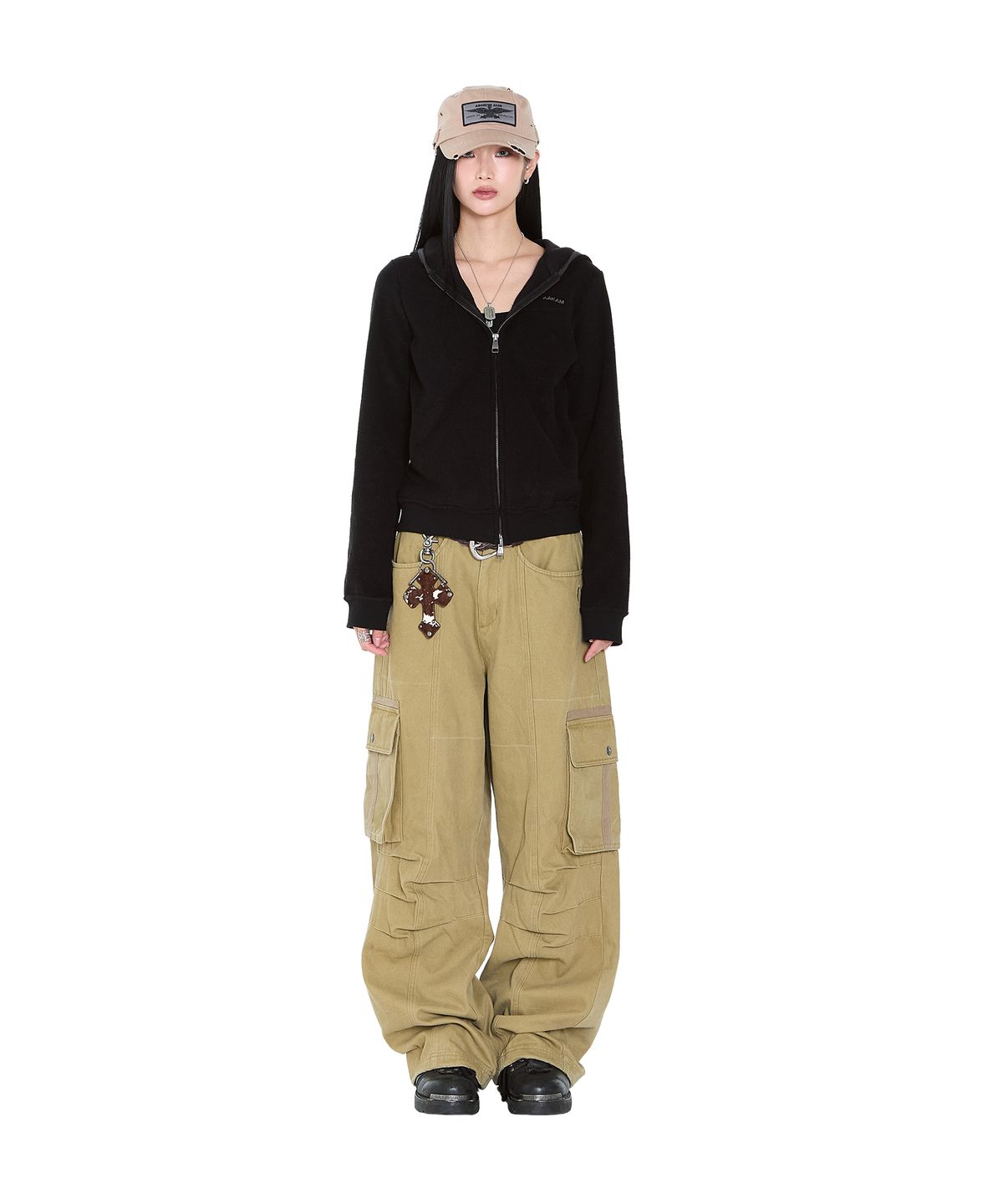 아캄(AAKAM) Knee Pin-Tuck Taped Cargo Pants (Beige)