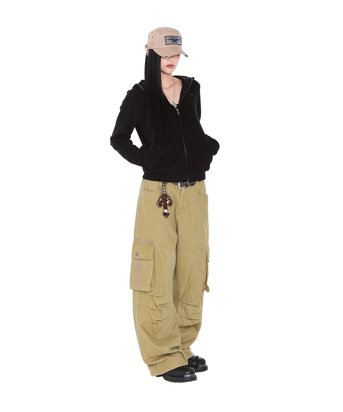 아캄(AAKAM) Knee Pin-Tuck Taped Cargo Pants (Beige)