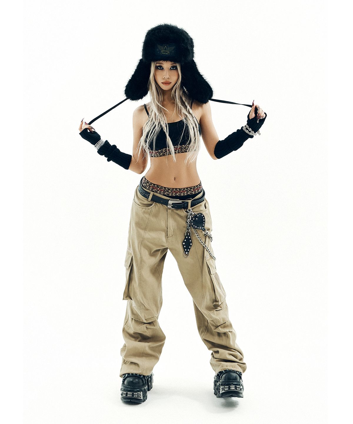 아캄(AAKAM) Knee Pin-Tuck Taped Cargo Pants (Beige)