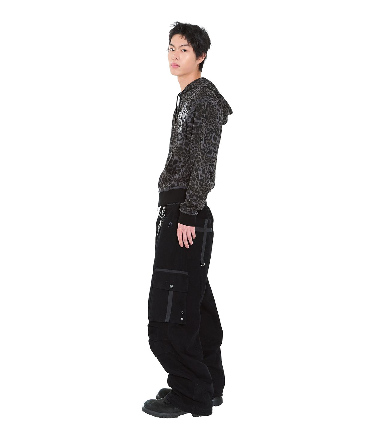 아캄(AAKAM) Knee Pin-Tuck Taped Cargo Pants (Black)