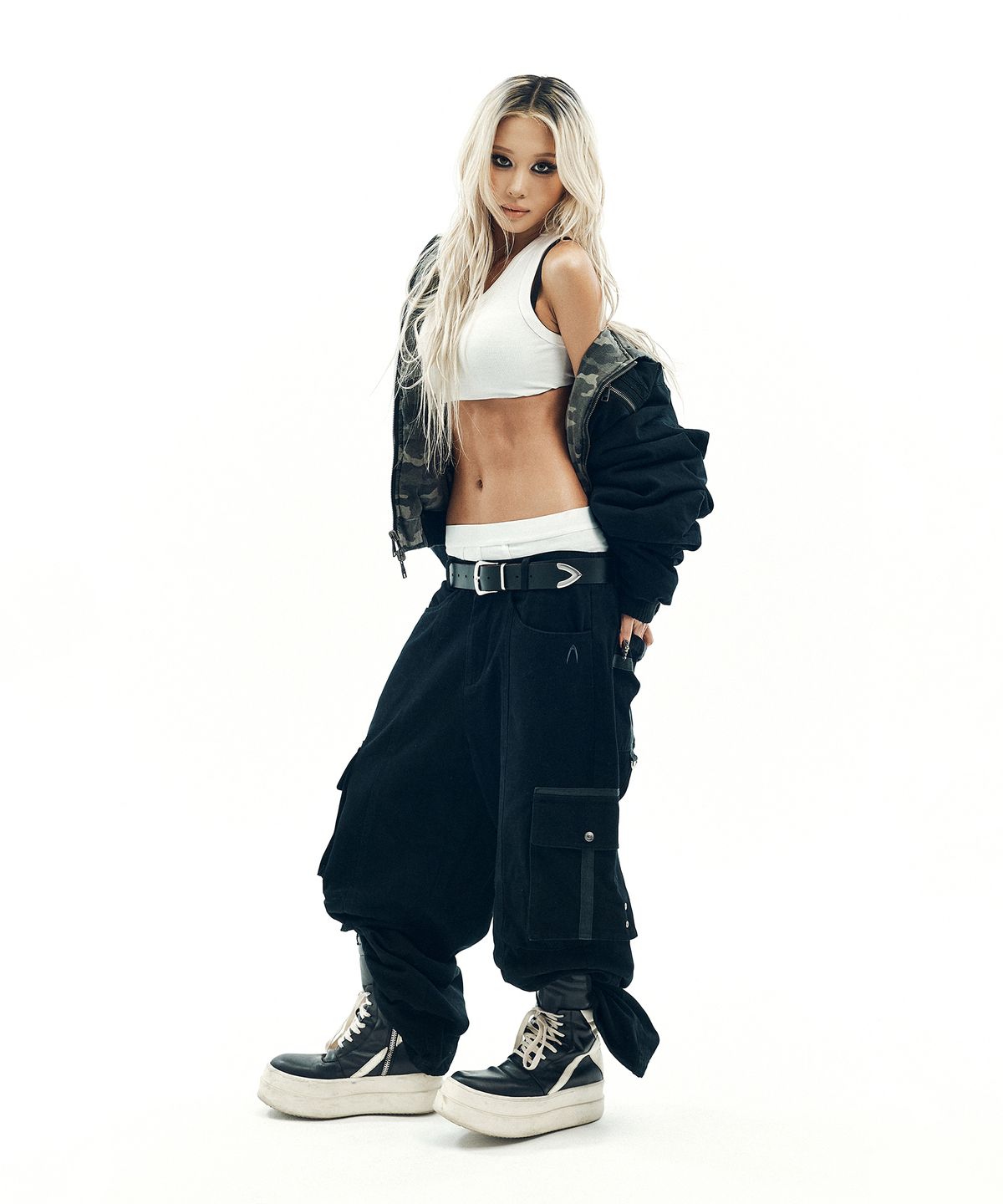 아캄(AAKAM) Knee Pin-Tuck Taped Cargo Pants (Black)