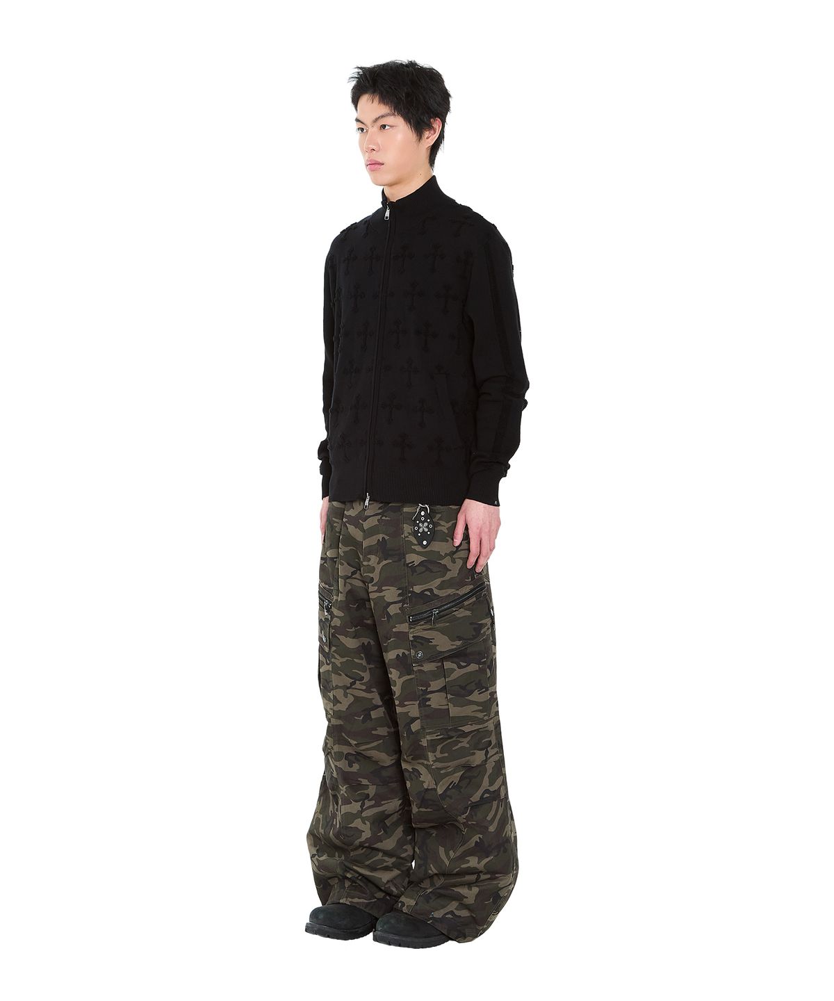 아캄(AAKAM) Knee Pin-Tuck Camo Zippered Cargo Pants (Khaki)