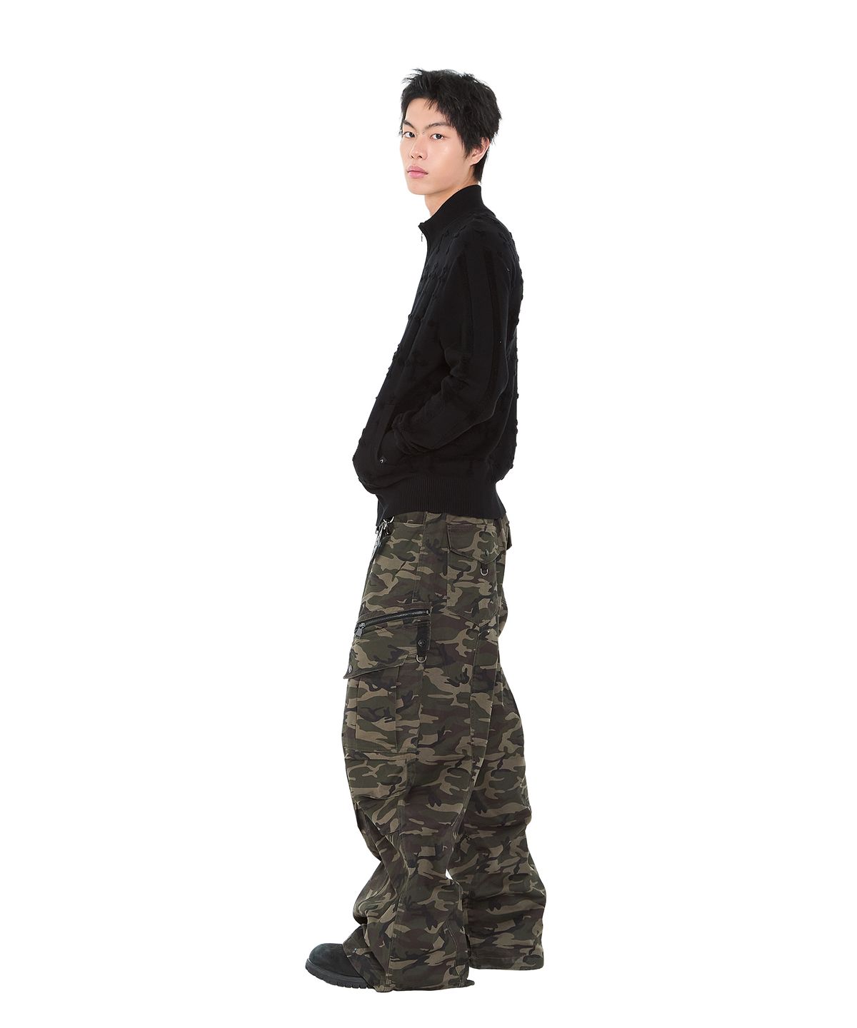 아캄(AAKAM) Knee Pin-Tuck Camo Zippered Cargo Pants (Khaki)