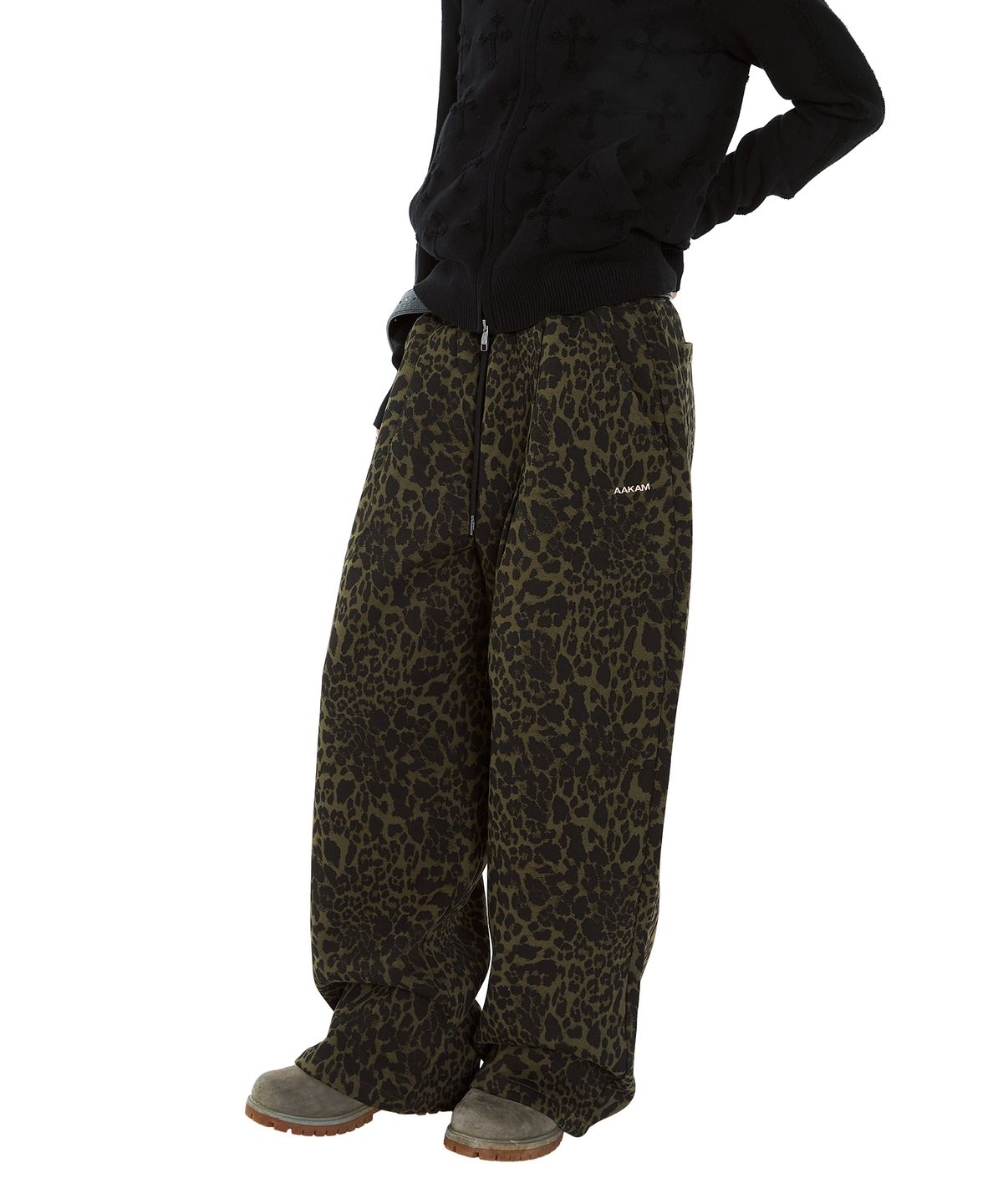 아캄(AAKAM) AKM CROS2 Leopard Sweatpants (Khaki)