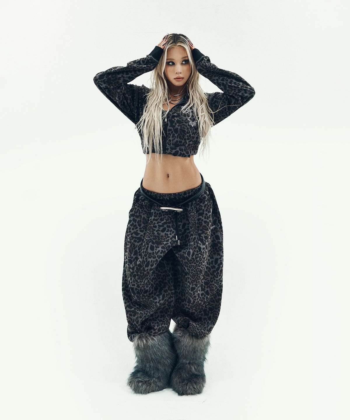 아캄(AAKAM) AKM CROS2 Leopard Sweatpants (Charcoal)