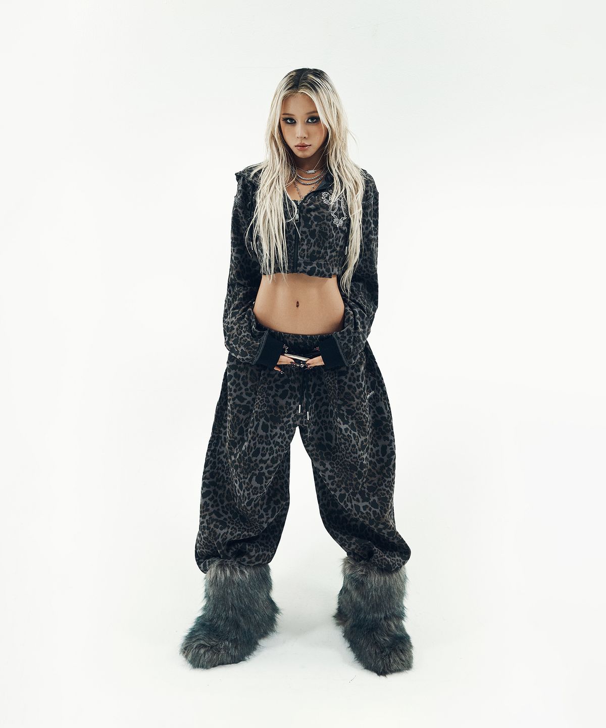 아캄(AAKAM) AKM CROS2 Leopard Sweatpants (Charcoal)