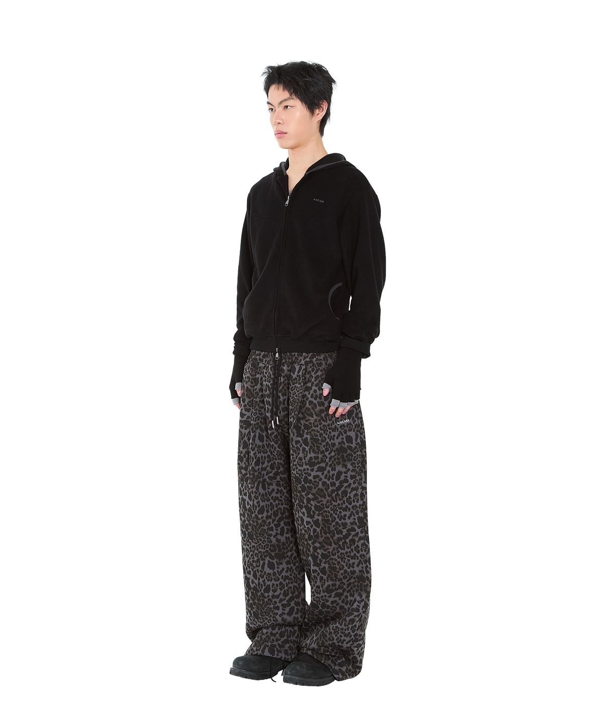 아캄(AAKAM) Incision Terry Zip-Up Hoodie (Black)