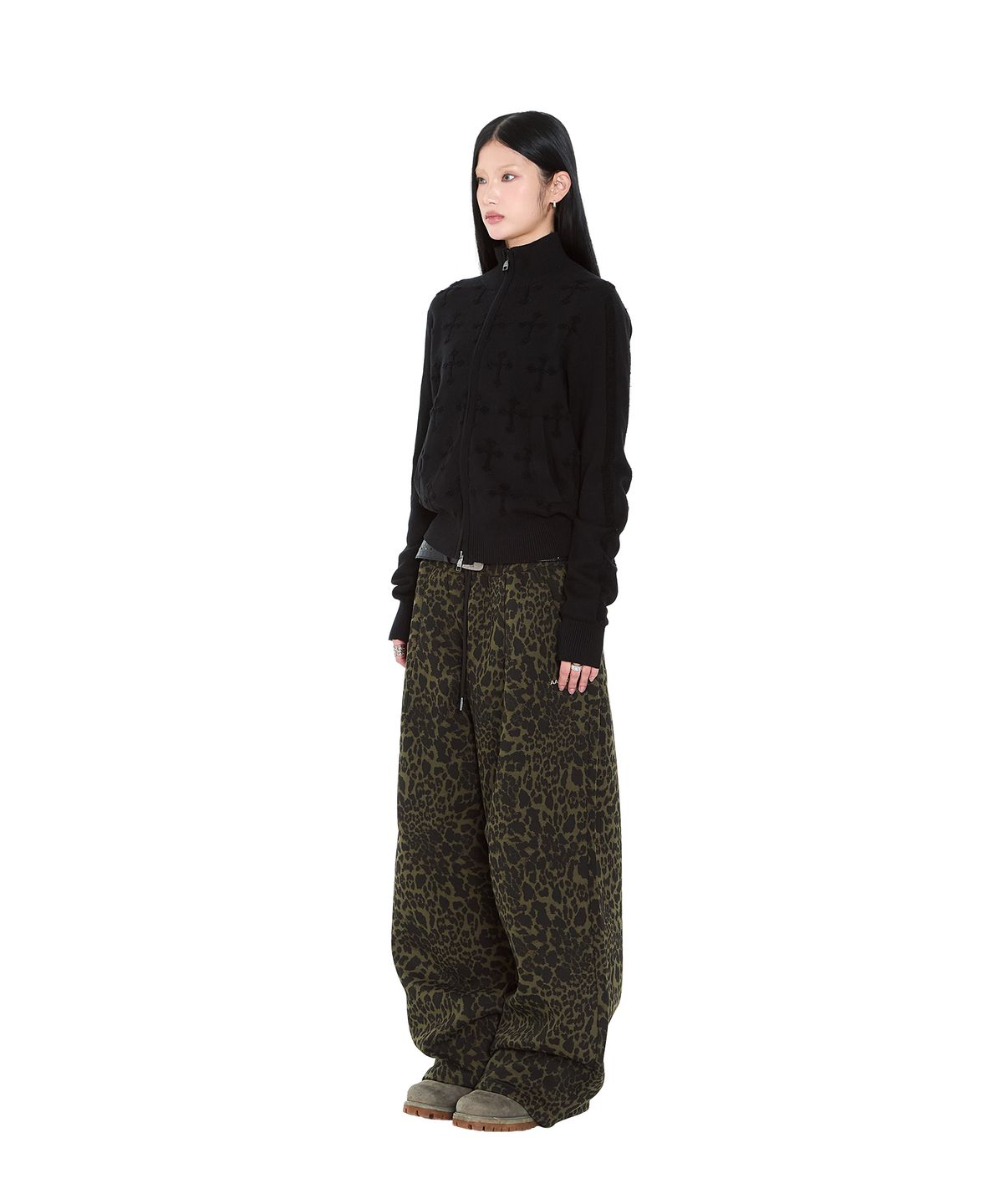 아캄(AAKAM) Cross Boucle Knit Zip-Up (Black)