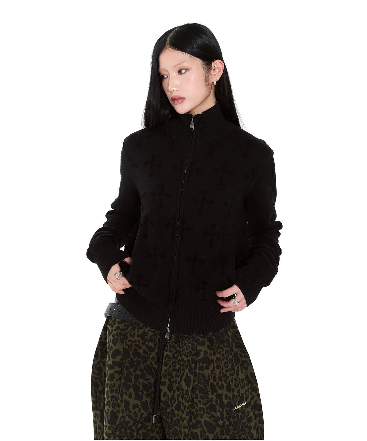 아캄(AAKAM) Cross Boucle Knit Zip-Up (Black)