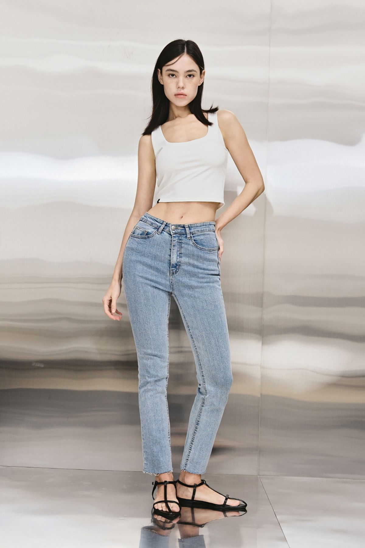 비나앤코(VINAANDCO) 겨살커버 심플크롭탑 - 화이트 (S/M/L/XL)